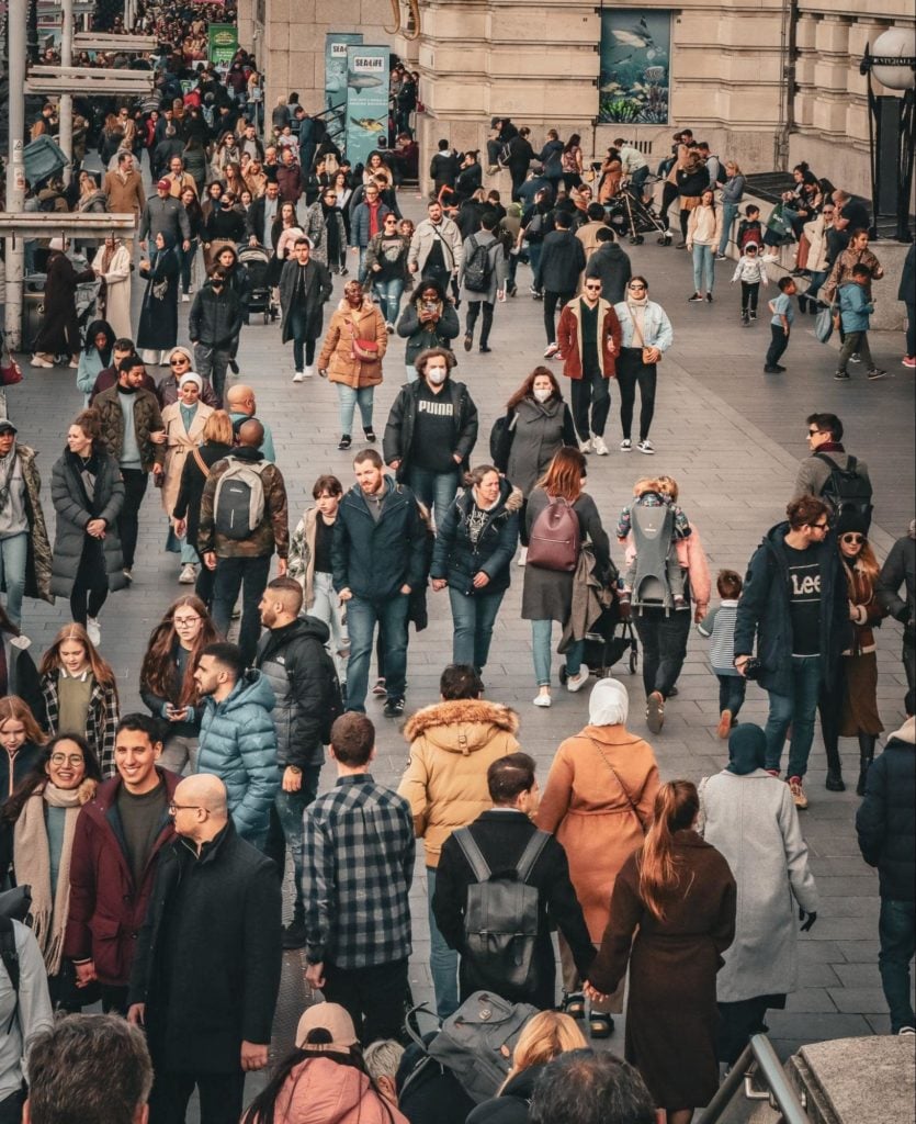 image2 min 1 Crowd Walks
