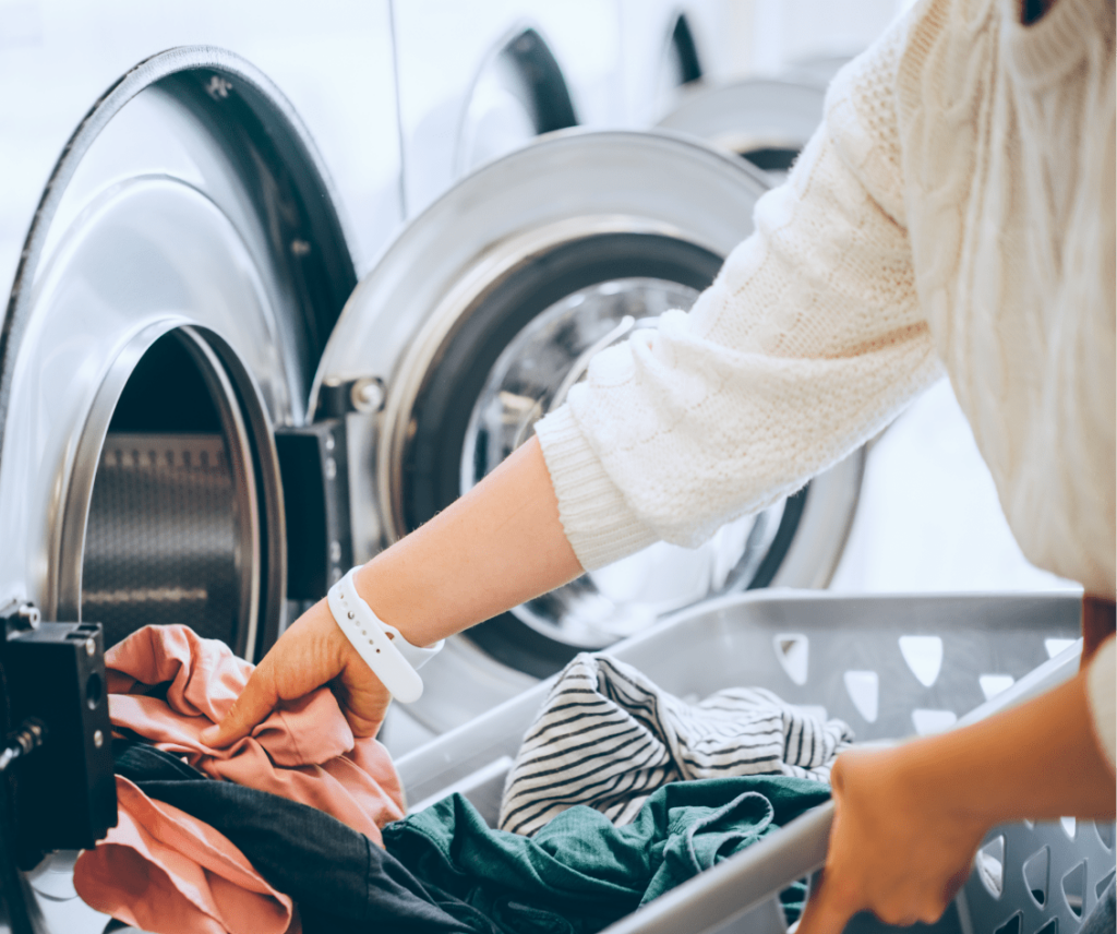 Clothes in a laundry basket | Franchise Local