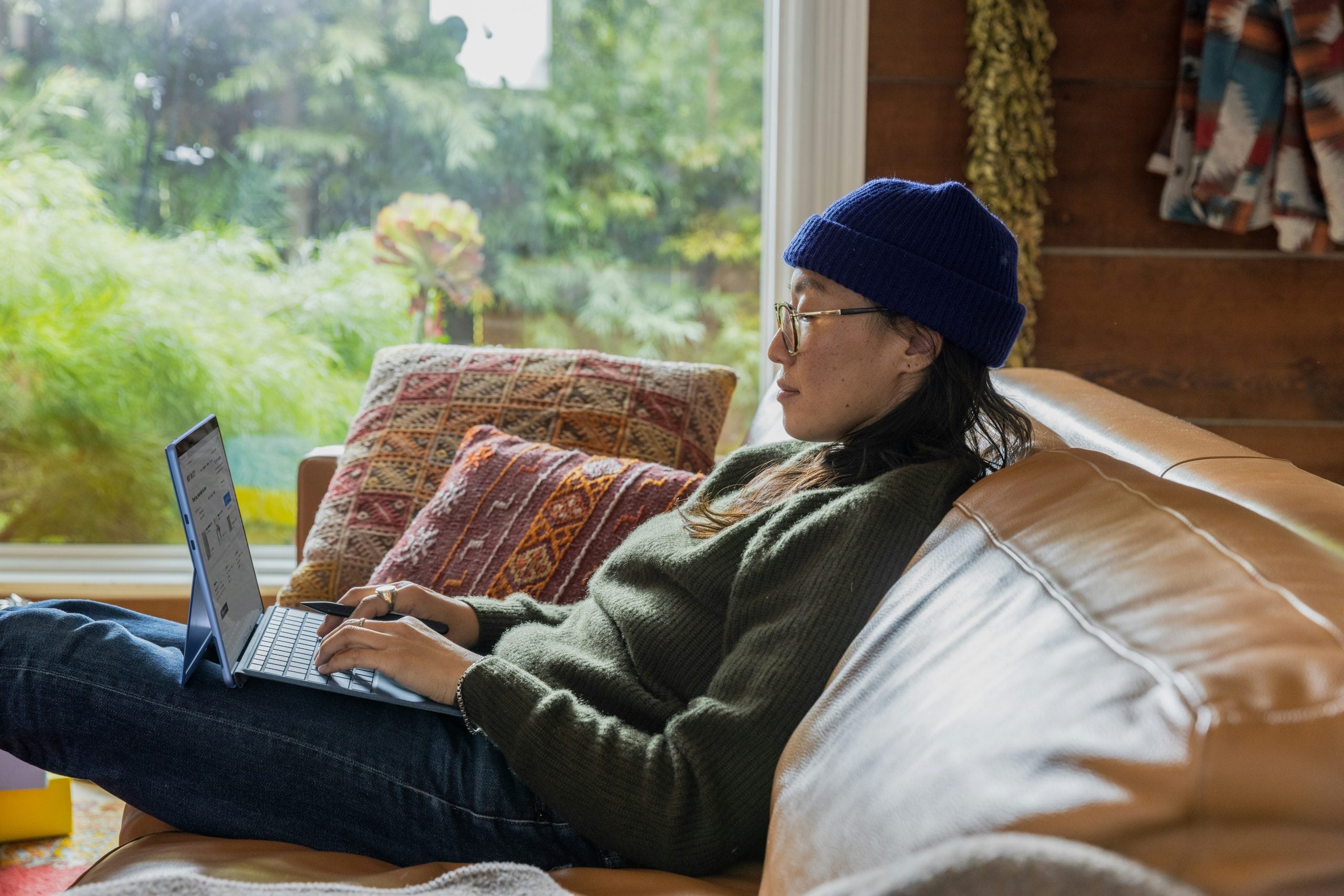 How to Choose the Best Low Cost Franchise Opportunities microsoft edge 5bM6nLQ9Qv0 unsplash scaled