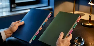 6 Contract Clauses UK Investors Must Check: Master vs Area Development Two franchise contract folders being compared